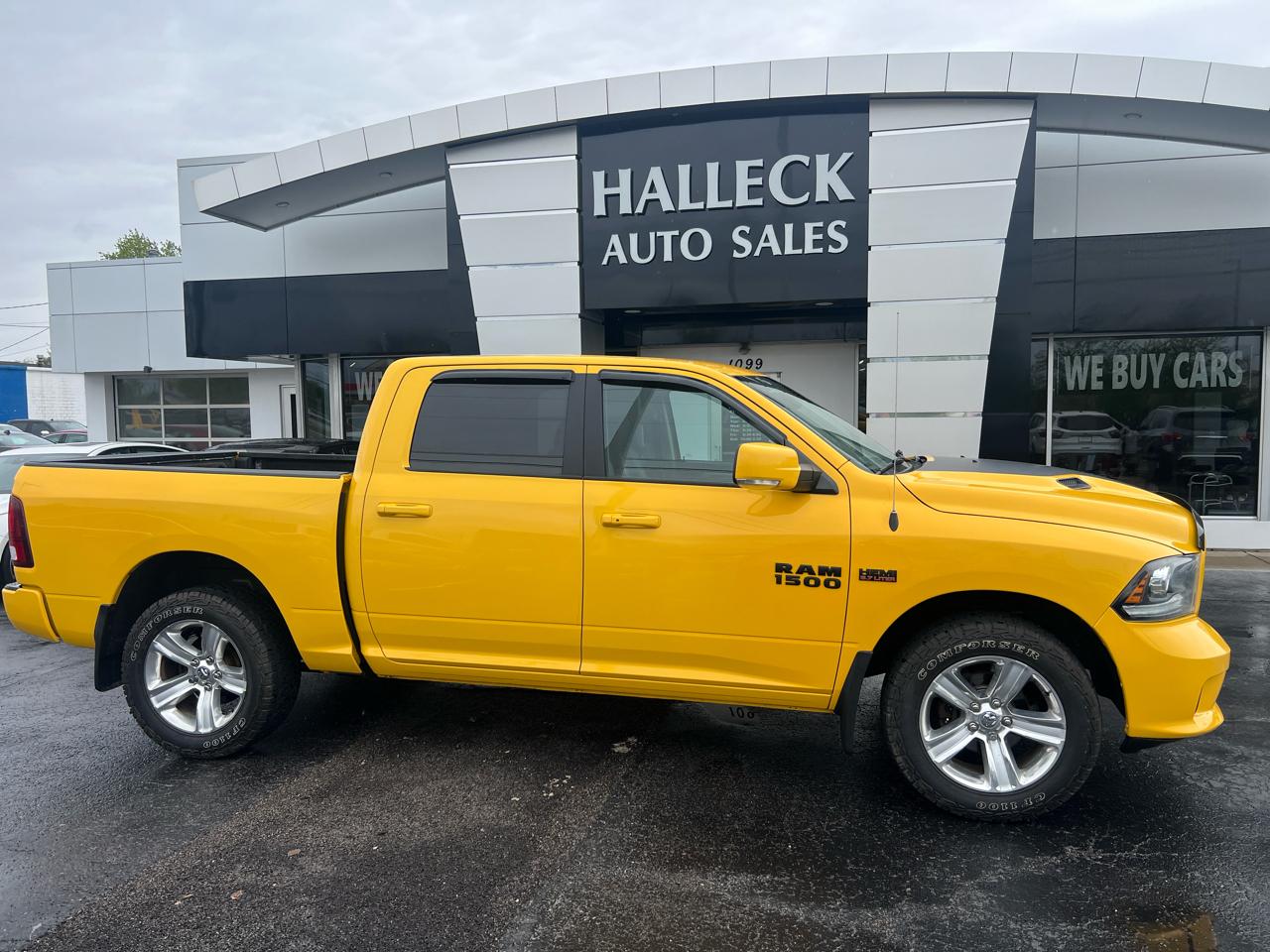 RAM 1500 4WD Crew Cab 140.5" Sport 2016