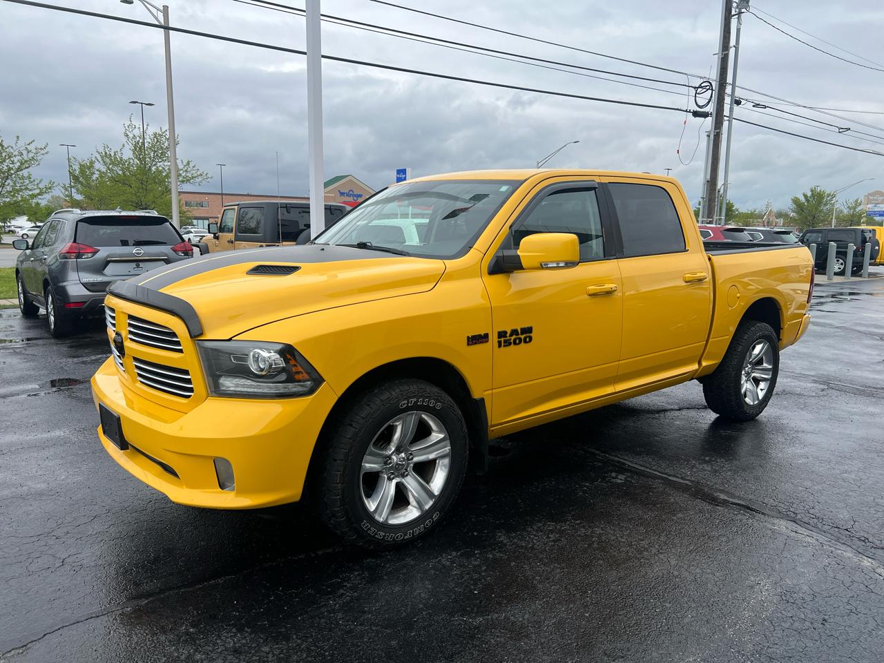 RAM 1500 4WD Crew Cab 140.5" Sport 2016