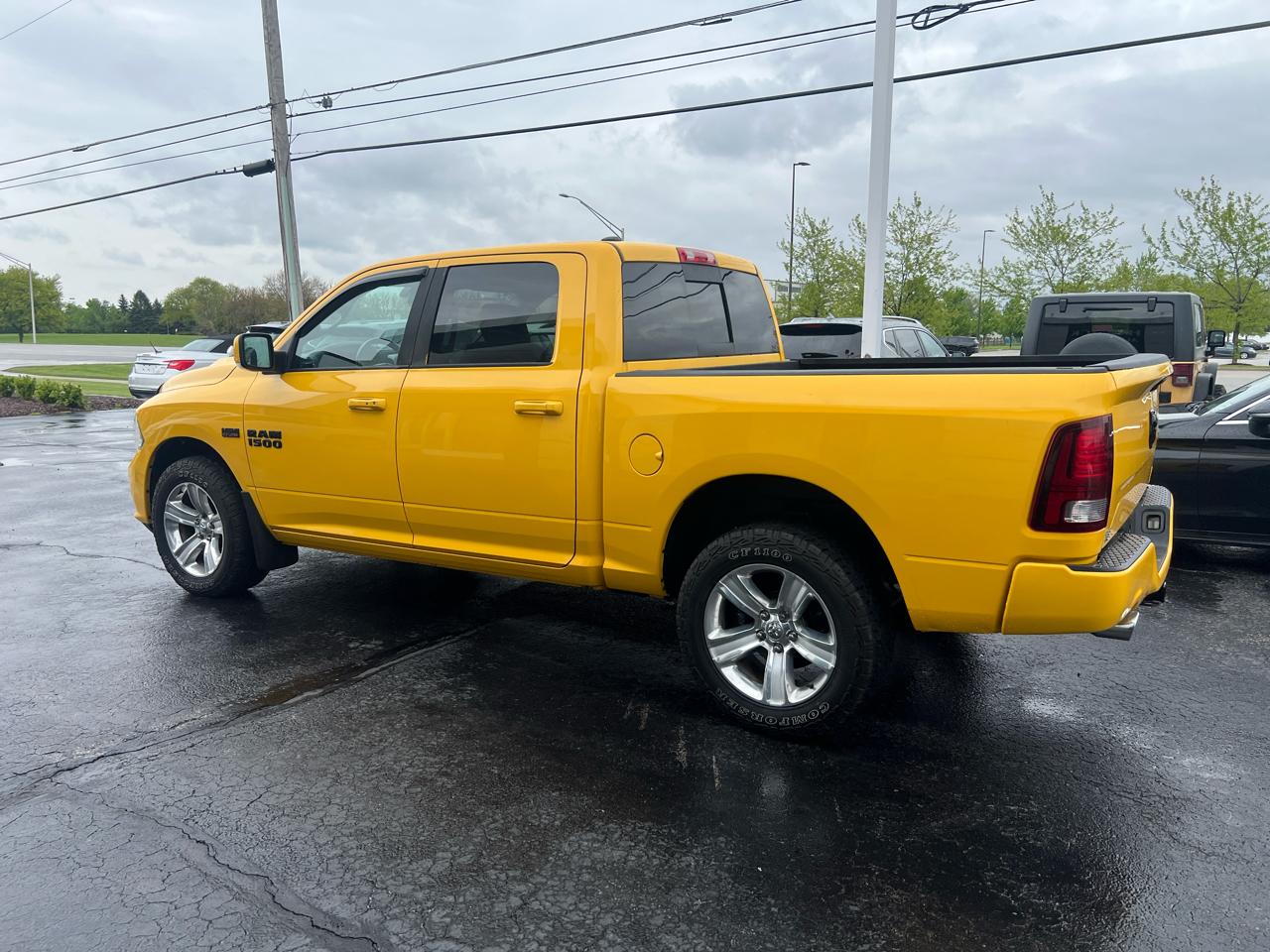 RAM 1500 4WD Crew Cab 140.5" Sport 2016