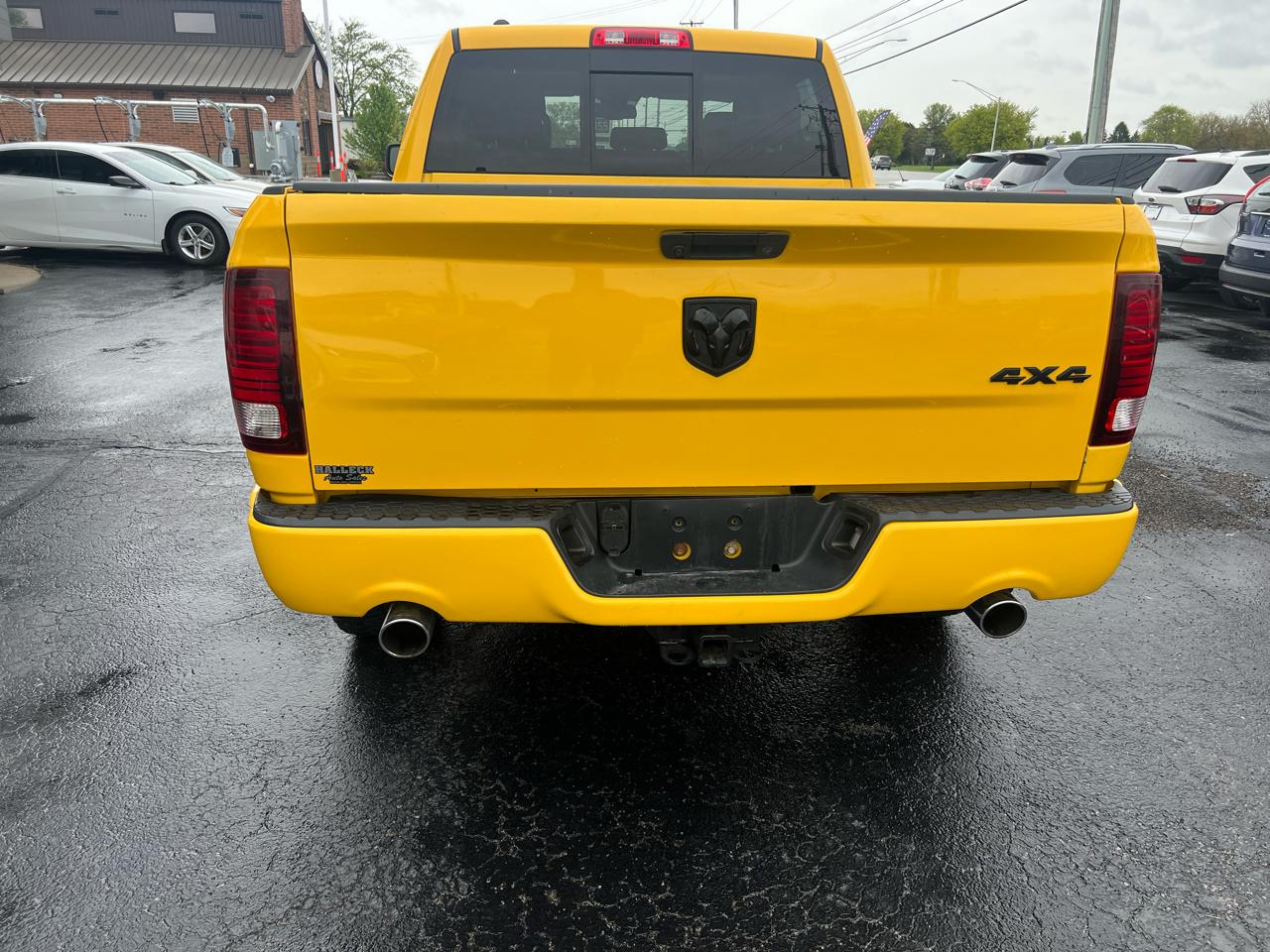 RAM 1500 4WD Crew Cab 140.5" Sport 2016