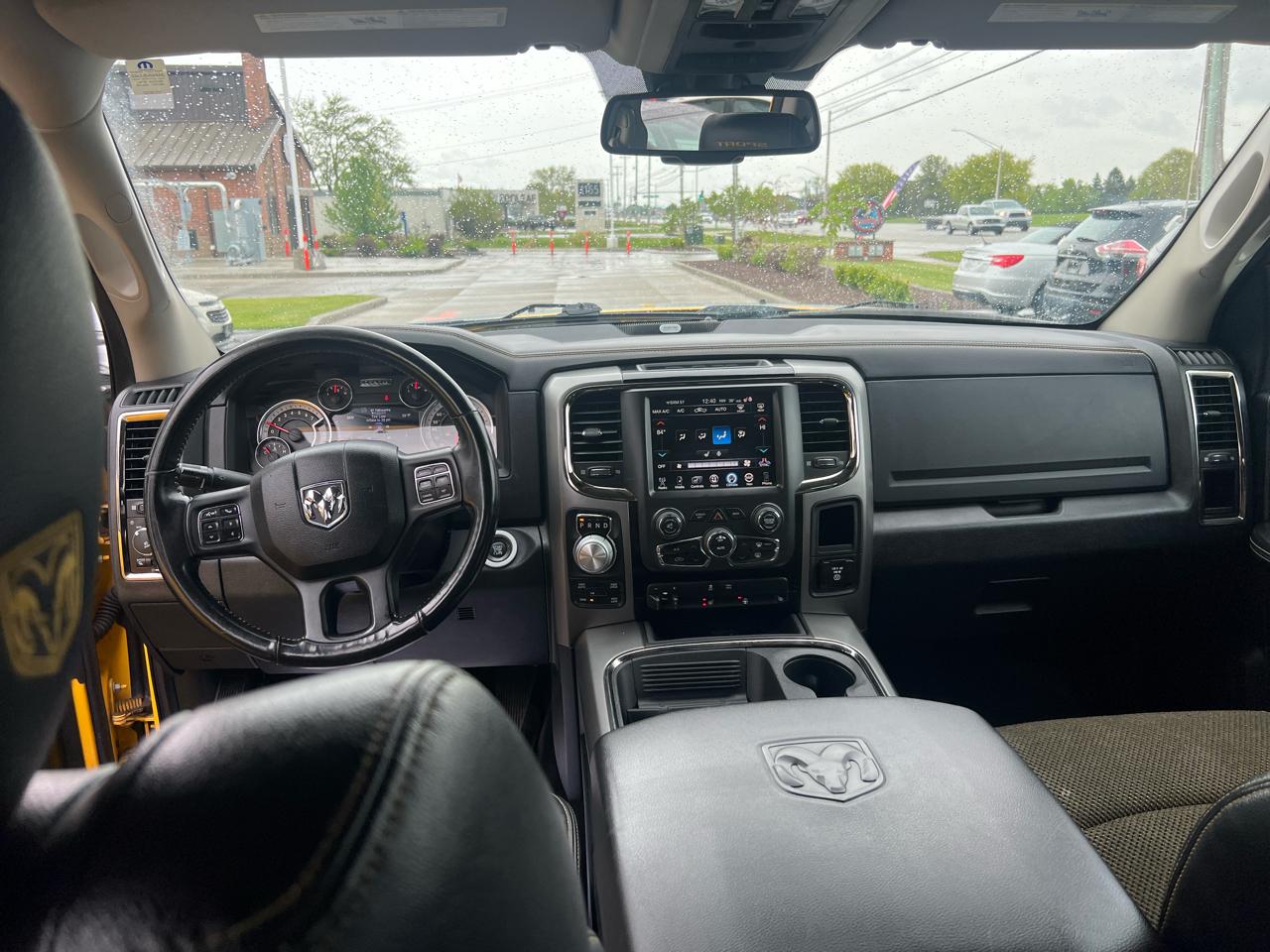 RAM 1500 4WD Crew Cab 140.5" Sport 2016