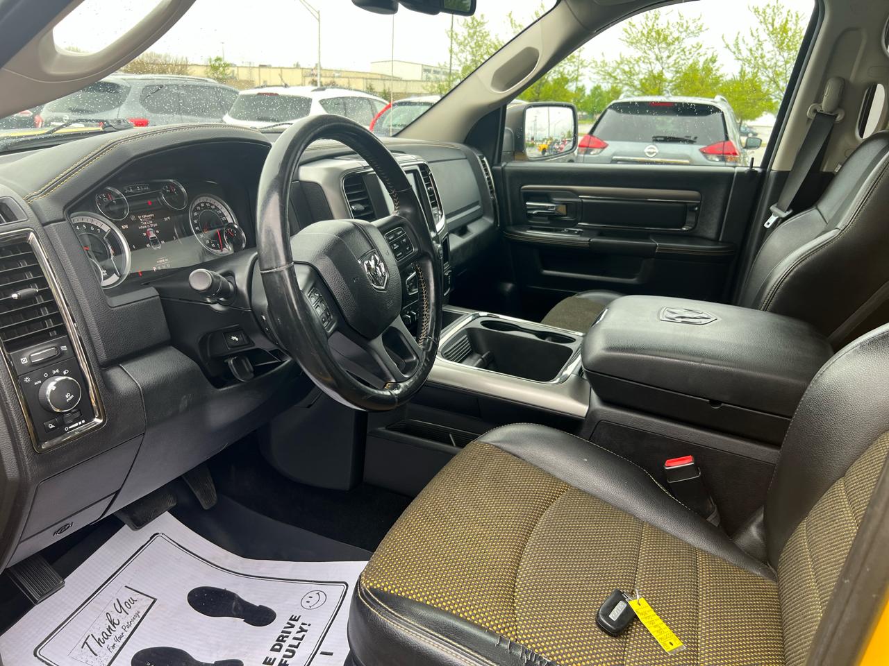 RAM 1500 4WD Crew Cab 140.5" Sport 2016