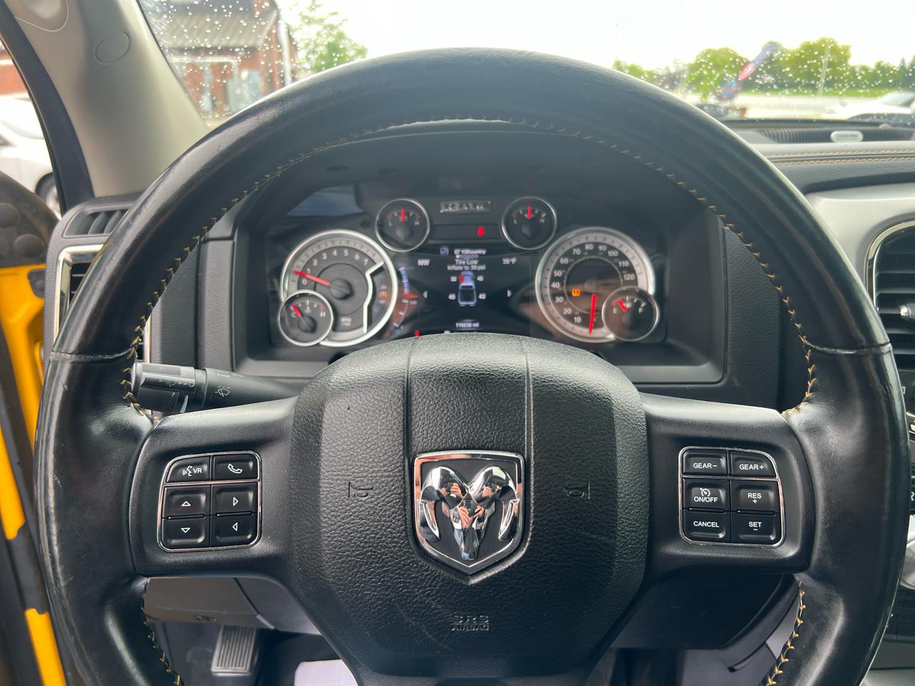 RAM 1500 4WD Crew Cab 140.5" Sport 2016