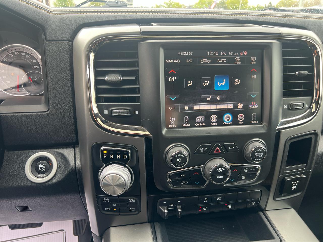 RAM 1500 4WD Crew Cab 140.5" Sport 2016