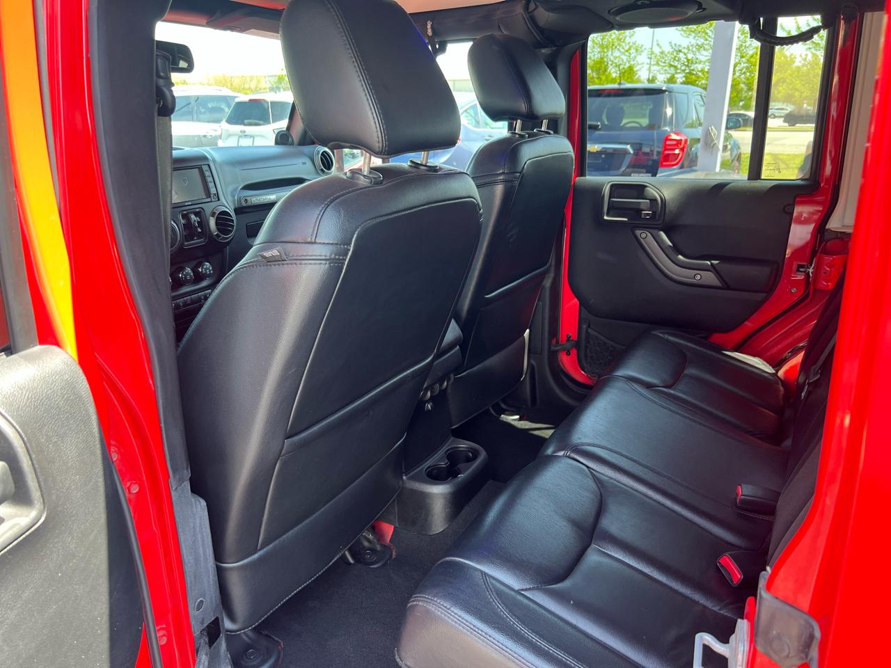 Jeep Wrangler Unlimited 4WD 4dr Sahara 2013