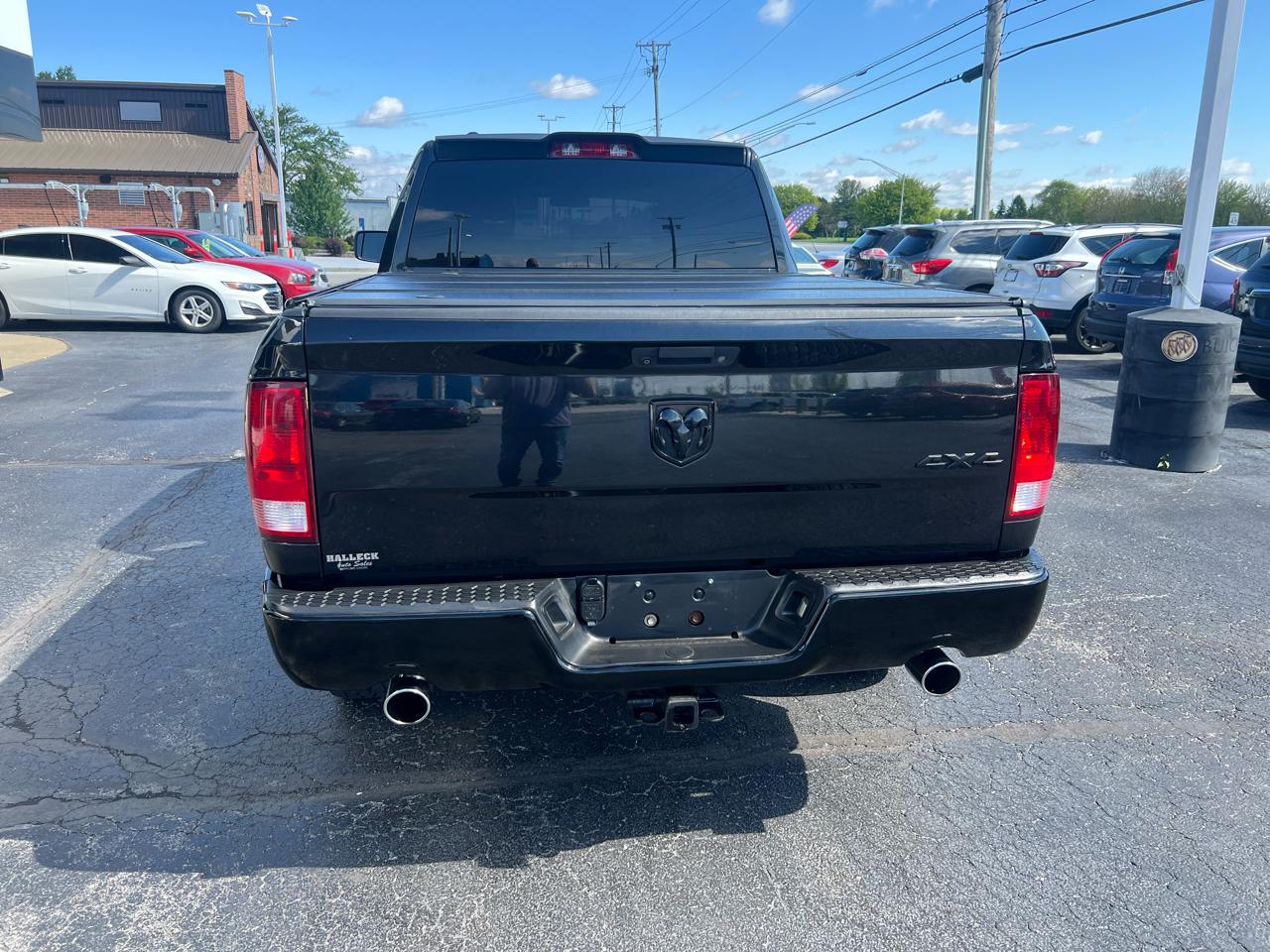 RAM 1500 4WD Quad Cab 140.5" Express *Ltd Avail* 2017
