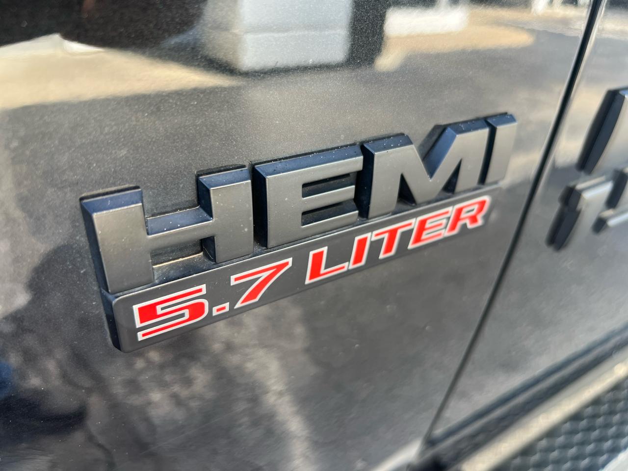 RAM 1500 4WD Quad Cab 140.5" Express *Ltd Avail* 2017