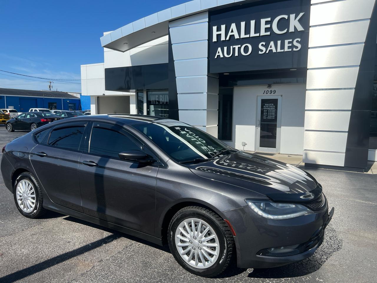 Chrysler 200 4dr Sdn S AWD 2016
