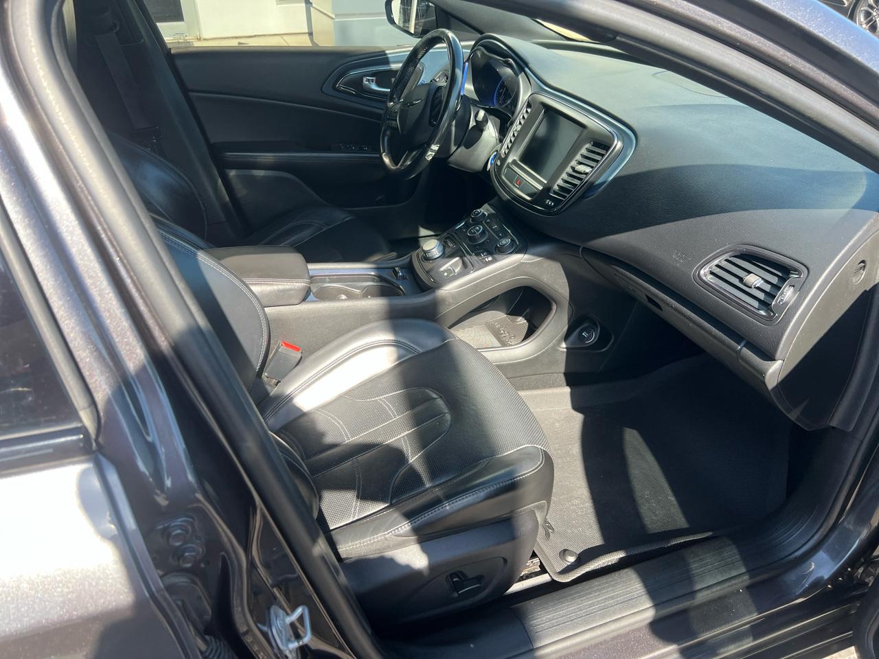 Chrysler 200 4dr Sdn S AWD 2016