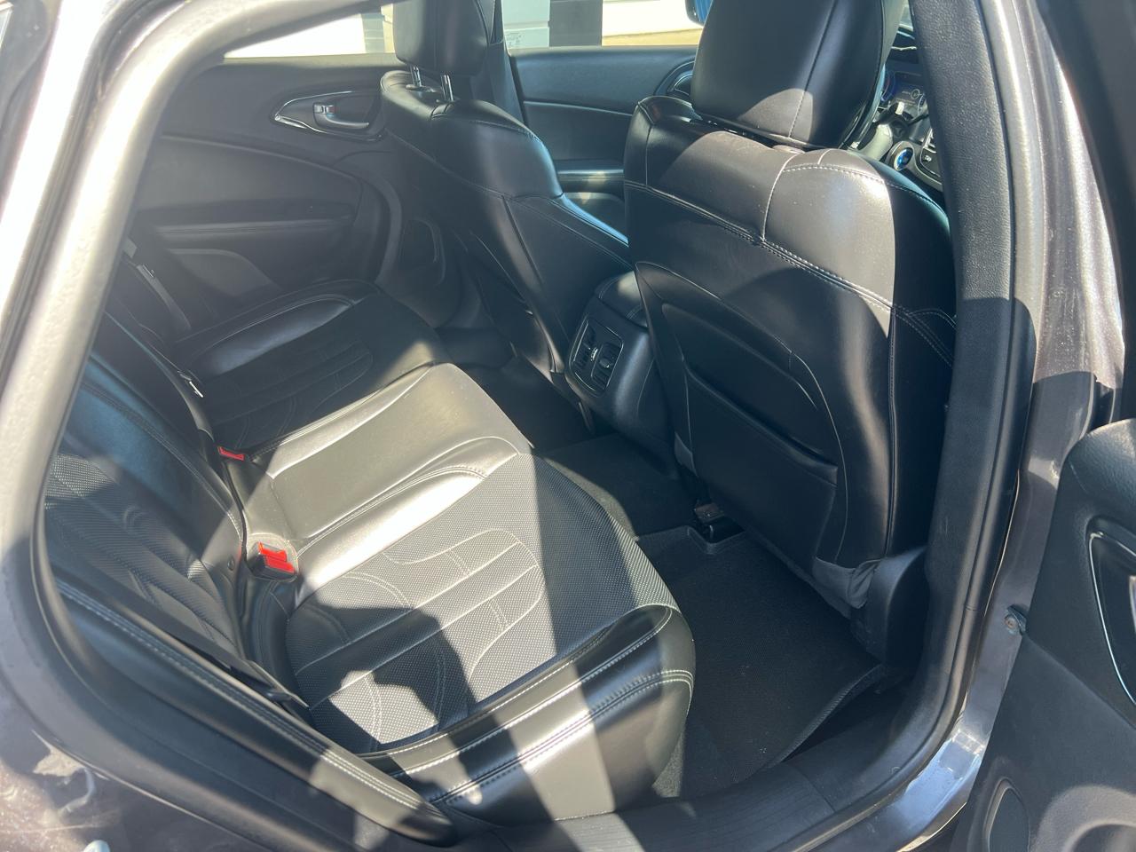 Chrysler 200 4dr Sdn S AWD 2016
