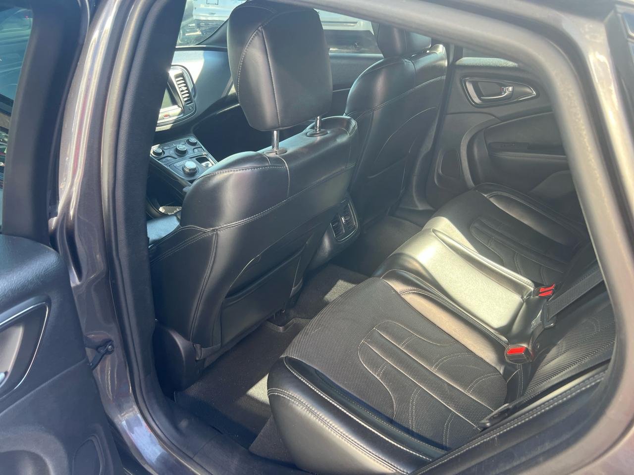 Chrysler 200 4dr Sdn S AWD 2016
