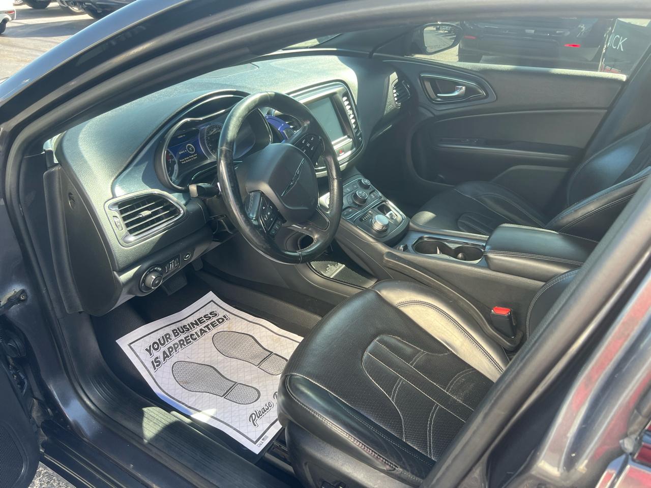 Chrysler 200 4dr Sdn S AWD 2016