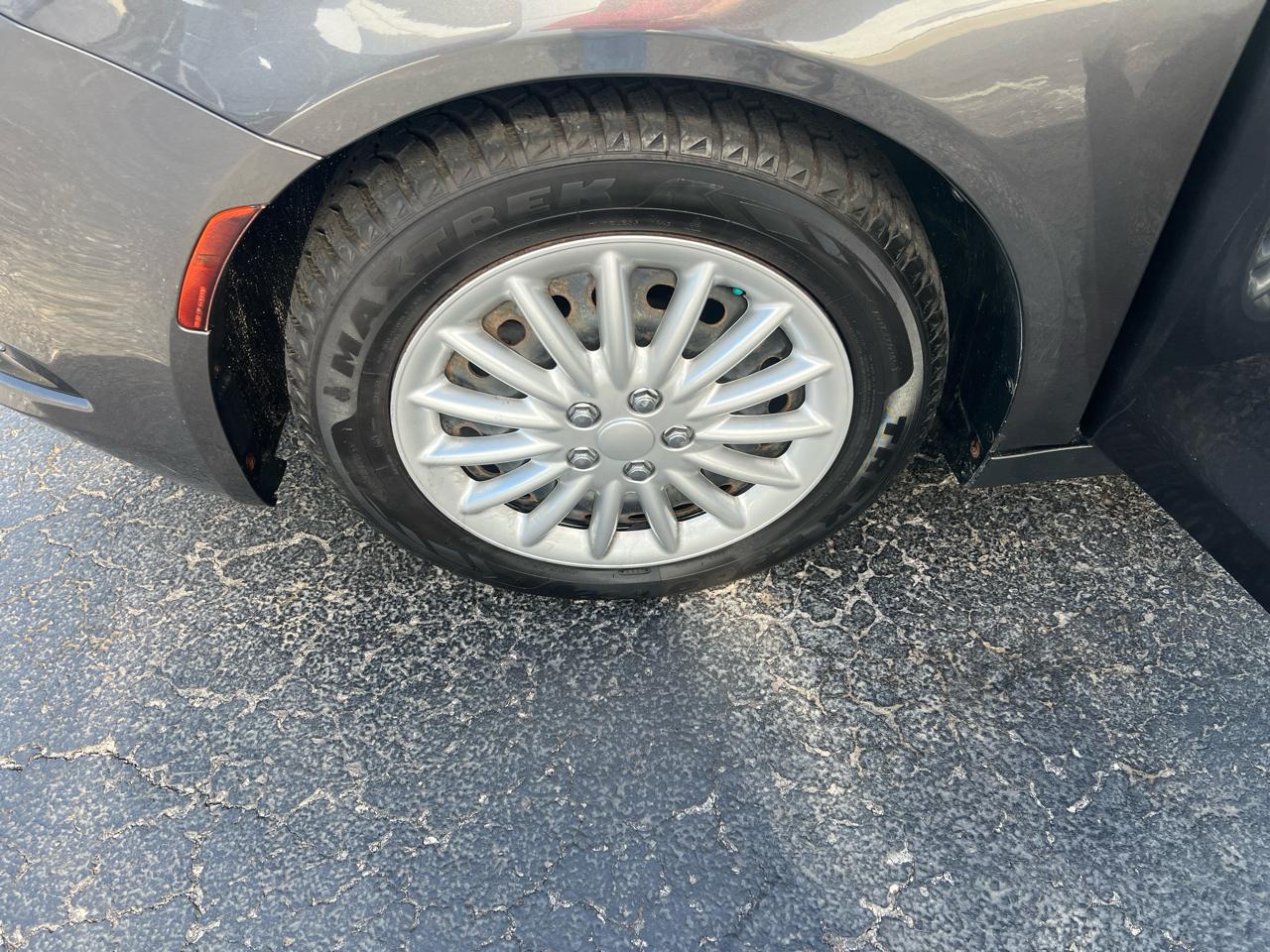 Chrysler 200 4dr Sdn S AWD 2016