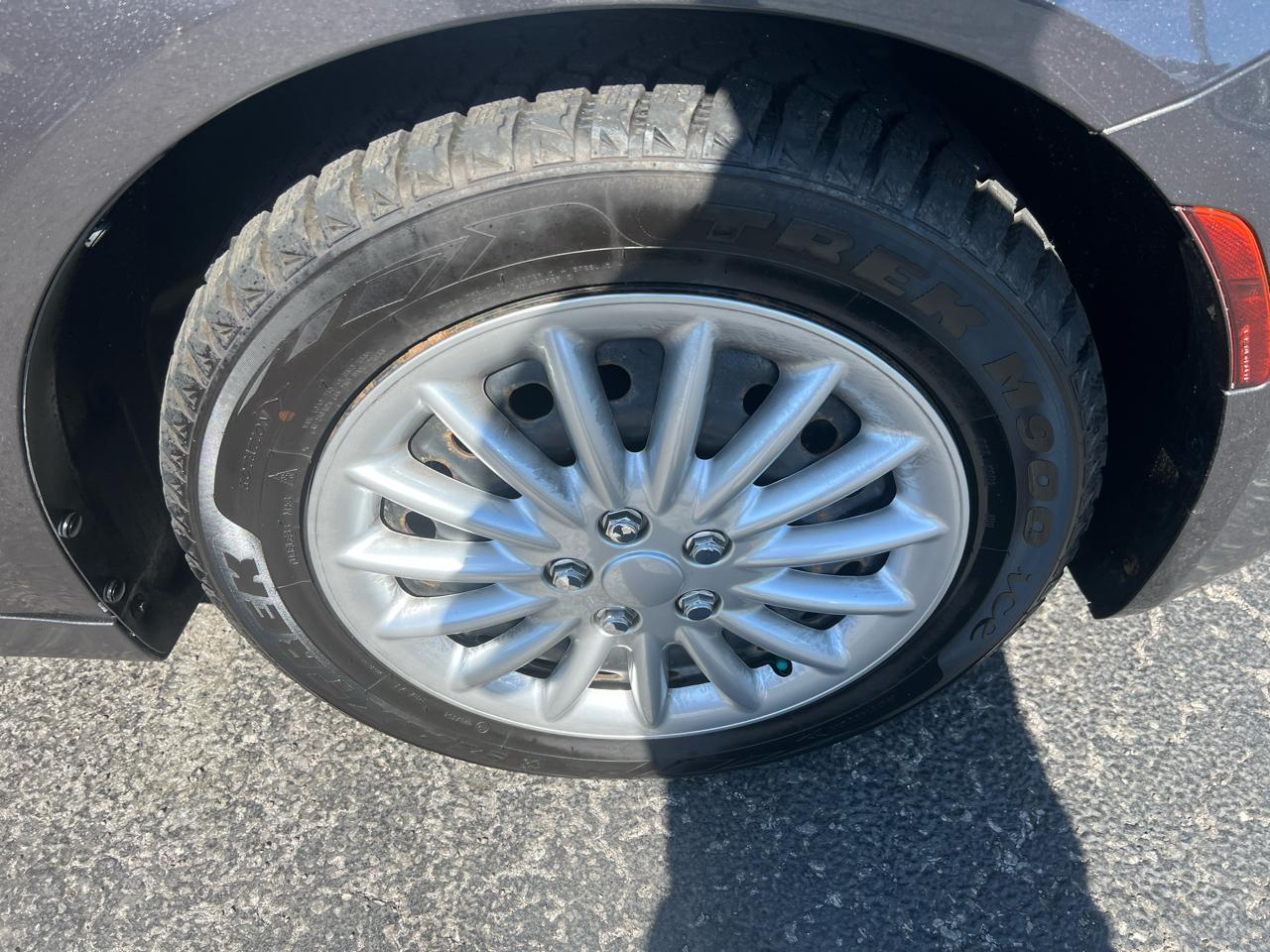 Chrysler 200 4dr Sdn S AWD 2016