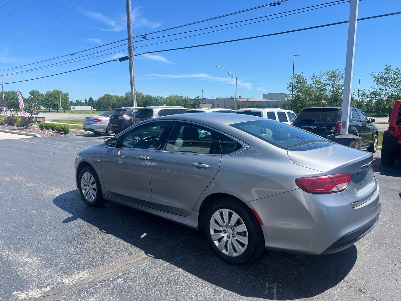 Chrysler 200 4dr Sdn LX FWD 2015