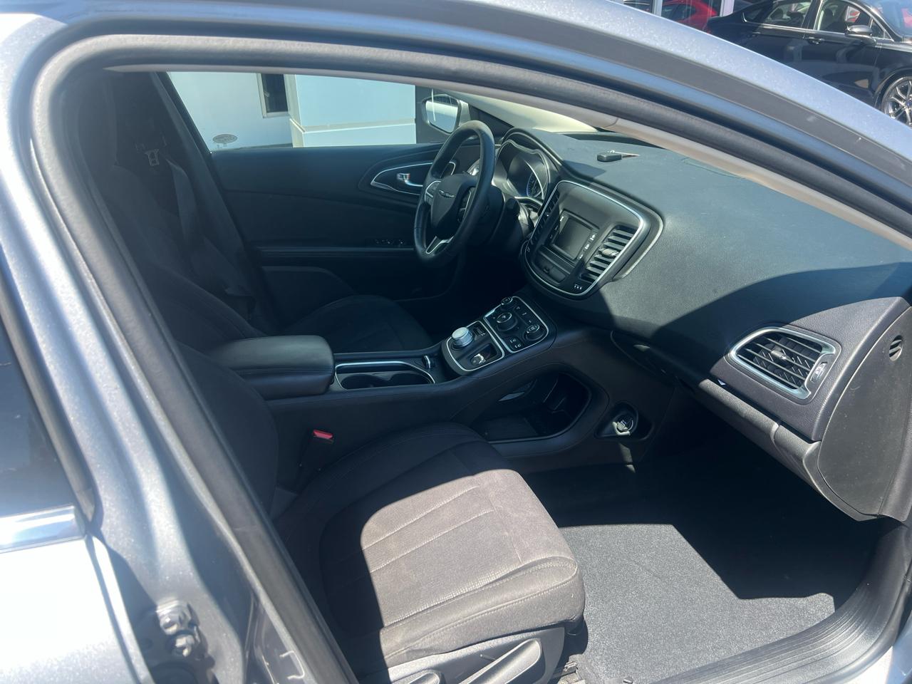 Chrysler 200 4dr Sdn LX FWD 2015