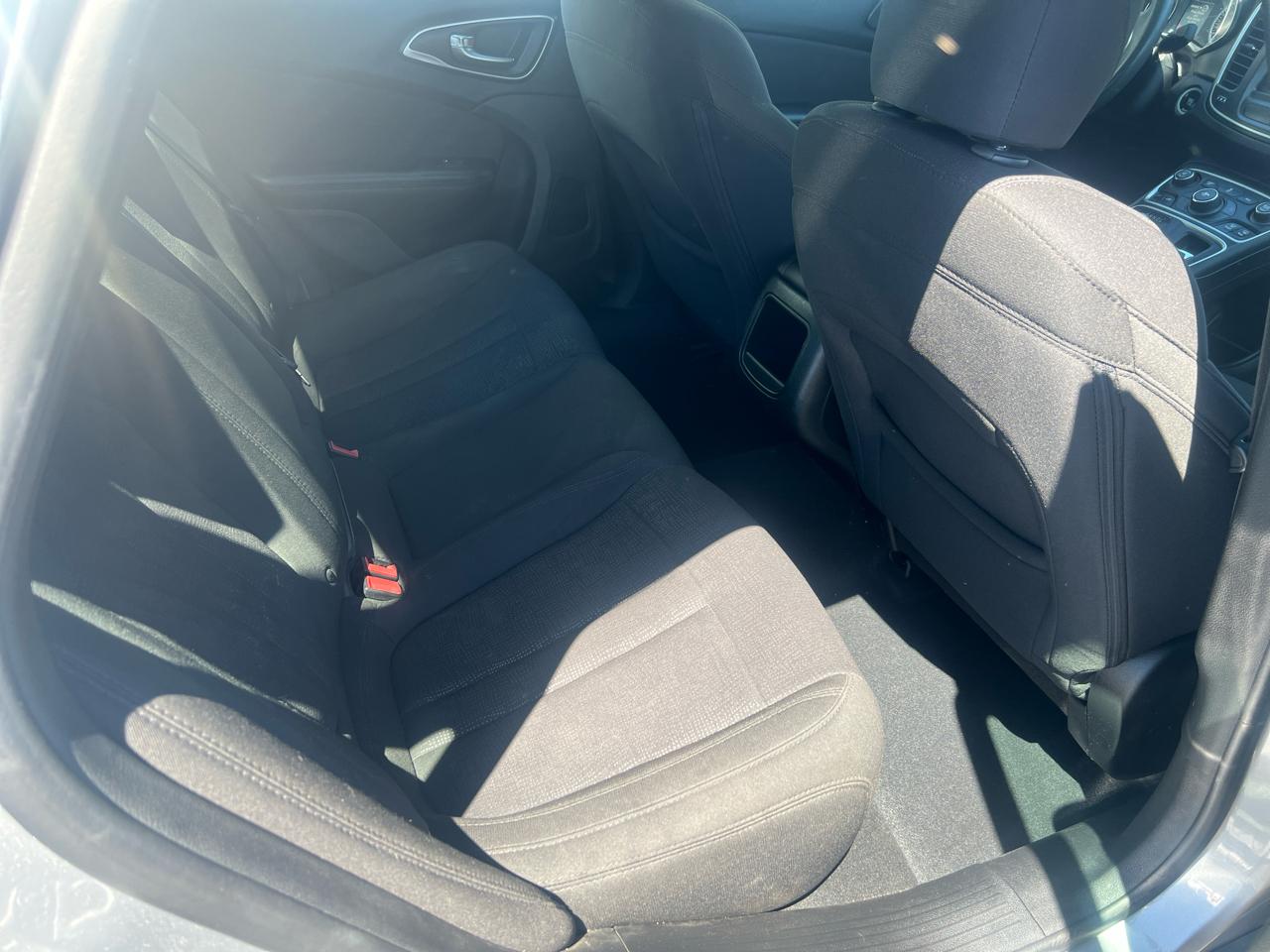 Chrysler 200 4dr Sdn LX FWD 2015