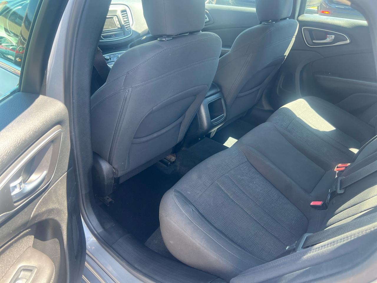 Chrysler 200 4dr Sdn LX FWD 2015