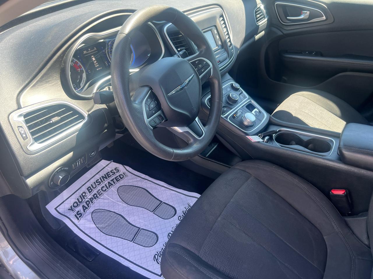 Chrysler 200 4dr Sdn LX FWD 2015