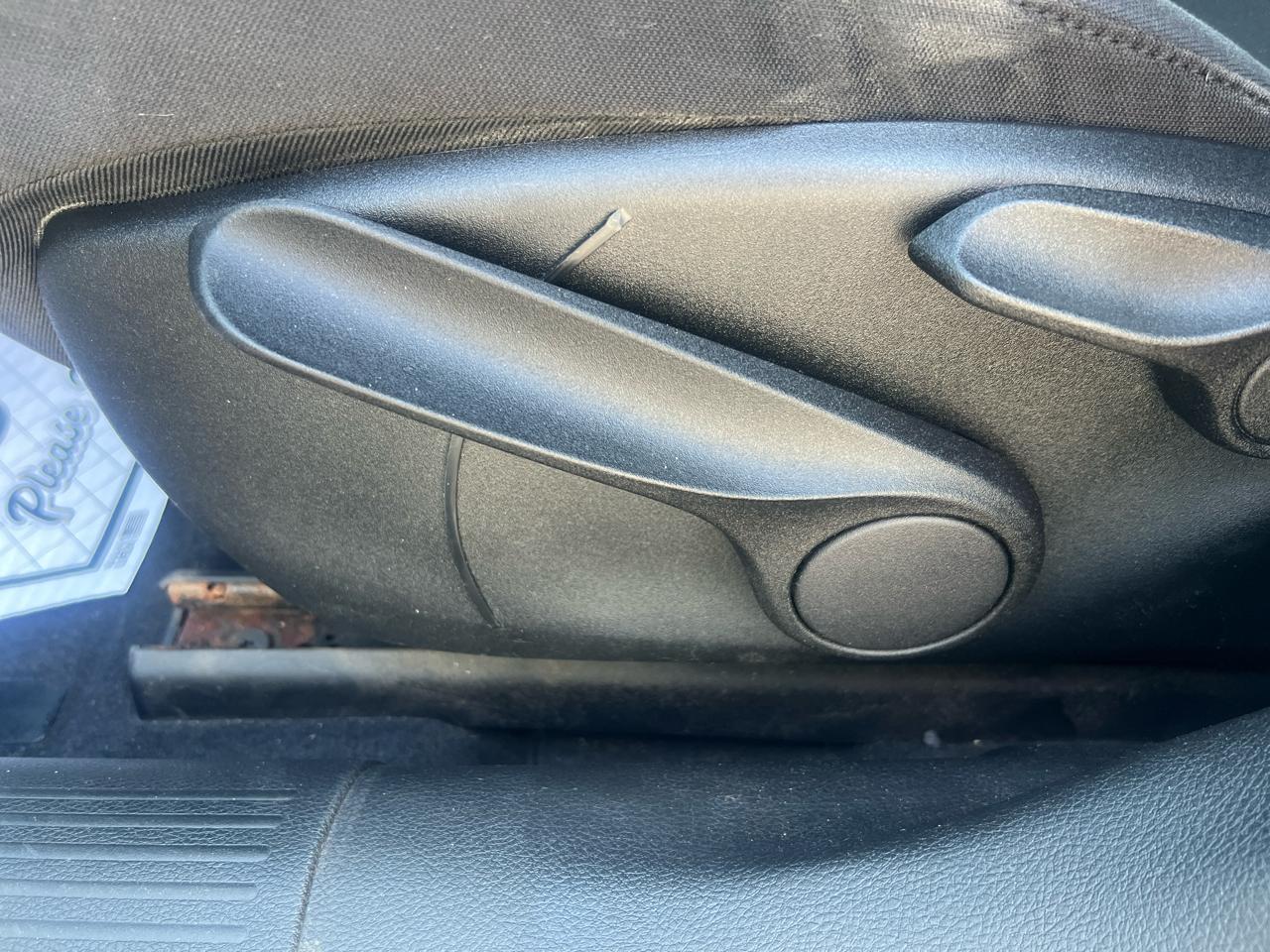 Chrysler 200 4dr Sdn LX FWD 2015