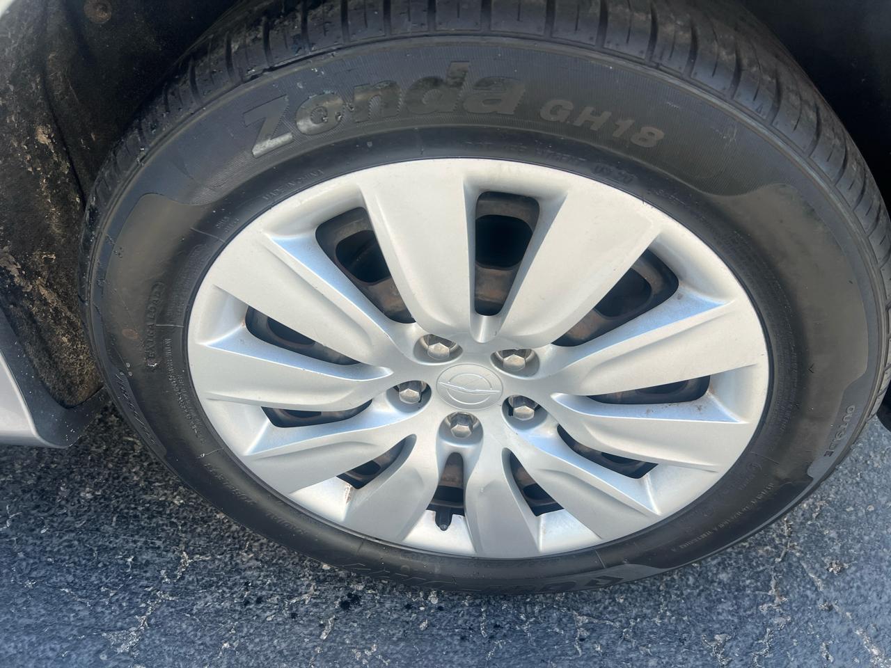 Chrysler 200 4dr Sdn LX FWD 2015