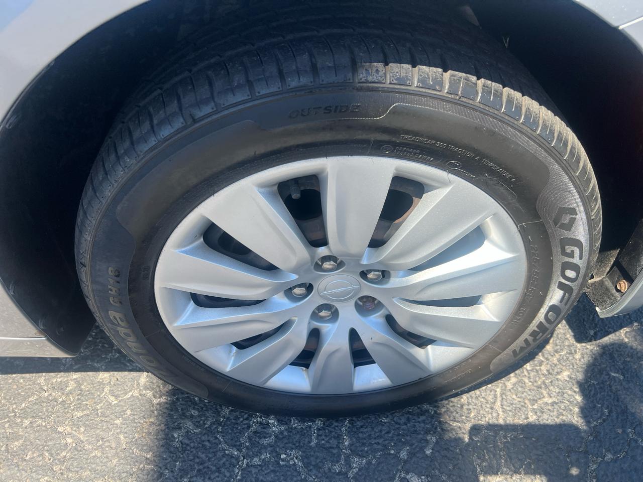 Chrysler 200 4dr Sdn LX FWD 2015