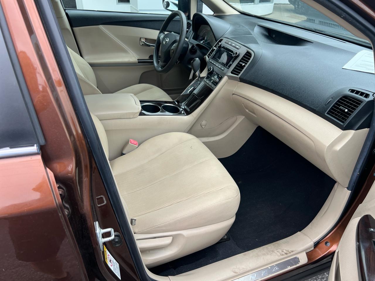 Toyota Venza 4dr Wgn V6 AWD (Natl) 2011