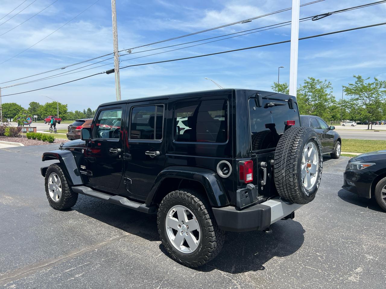 Jeep Wrangler Unlimited 4WD 4dr Sahara 2011