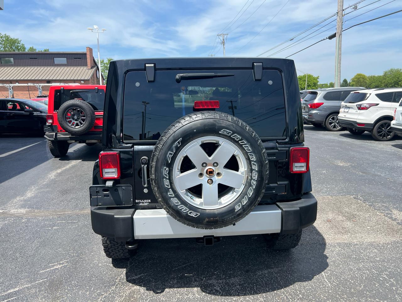 Jeep Wrangler Unlimited 4WD 4dr Sahara 2011