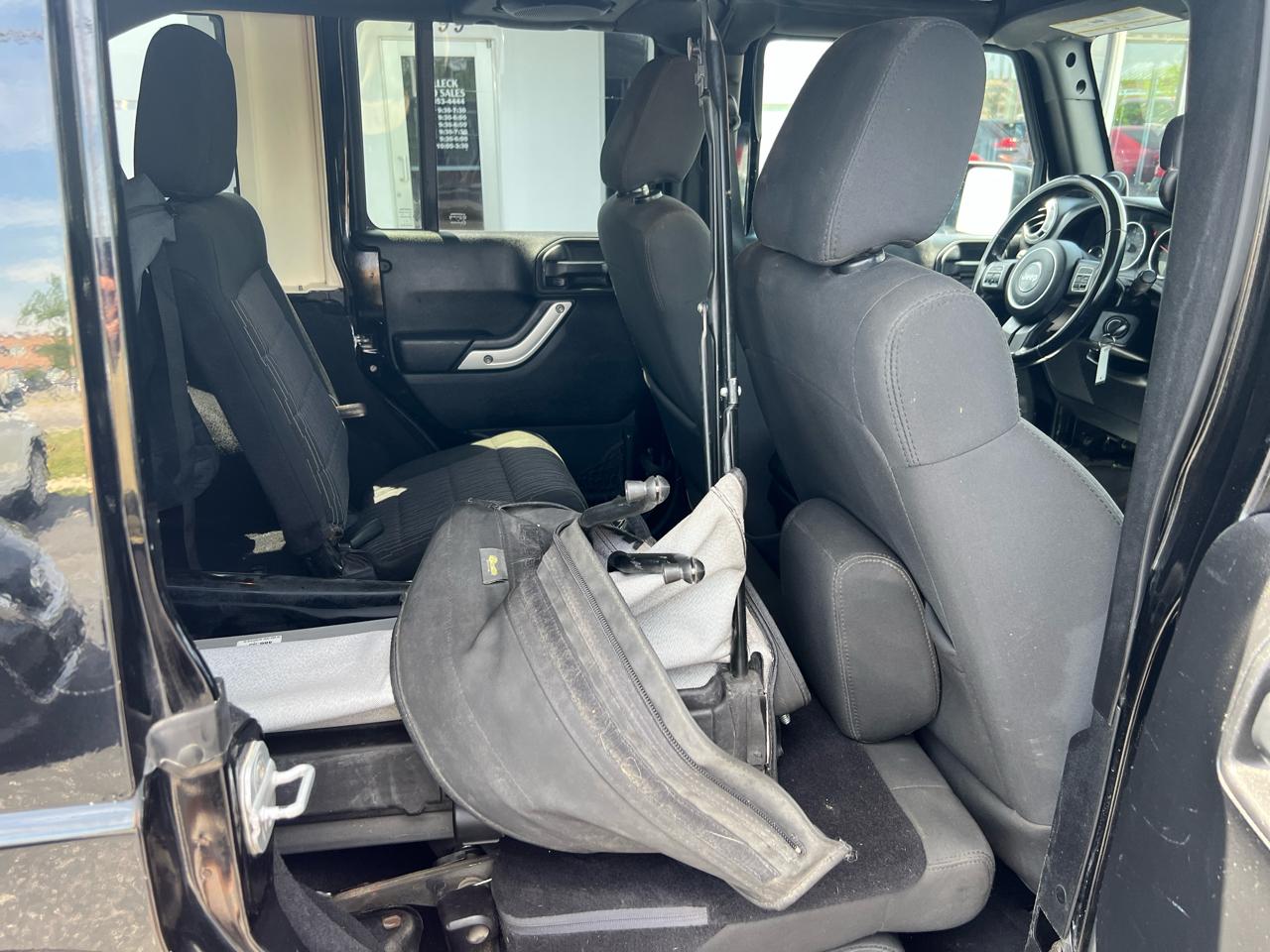 Jeep Wrangler Unlimited 4WD 4dr Sahara 2011