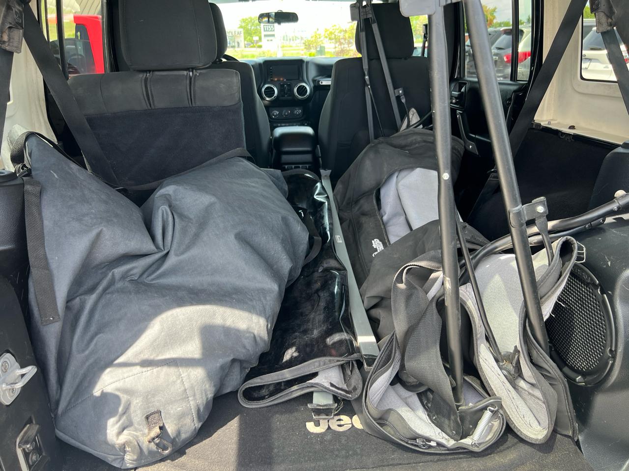 Jeep Wrangler Unlimited 4WD 4dr Sahara 2011