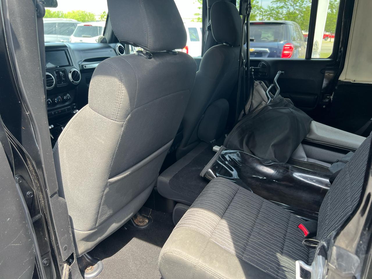 Jeep Wrangler Unlimited 4WD 4dr Sahara 2011