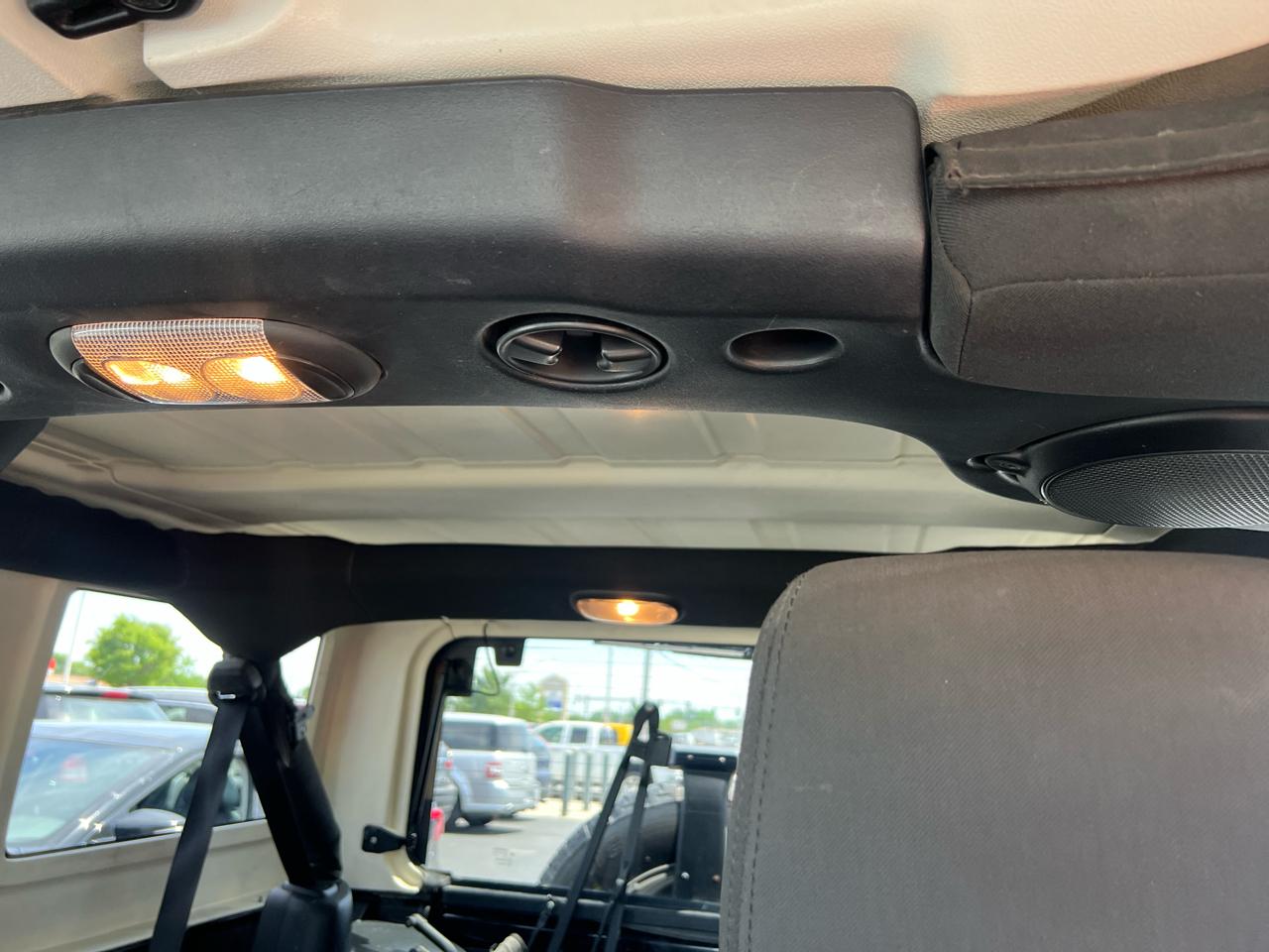 Jeep Wrangler Unlimited 4WD 4dr Sahara 2011