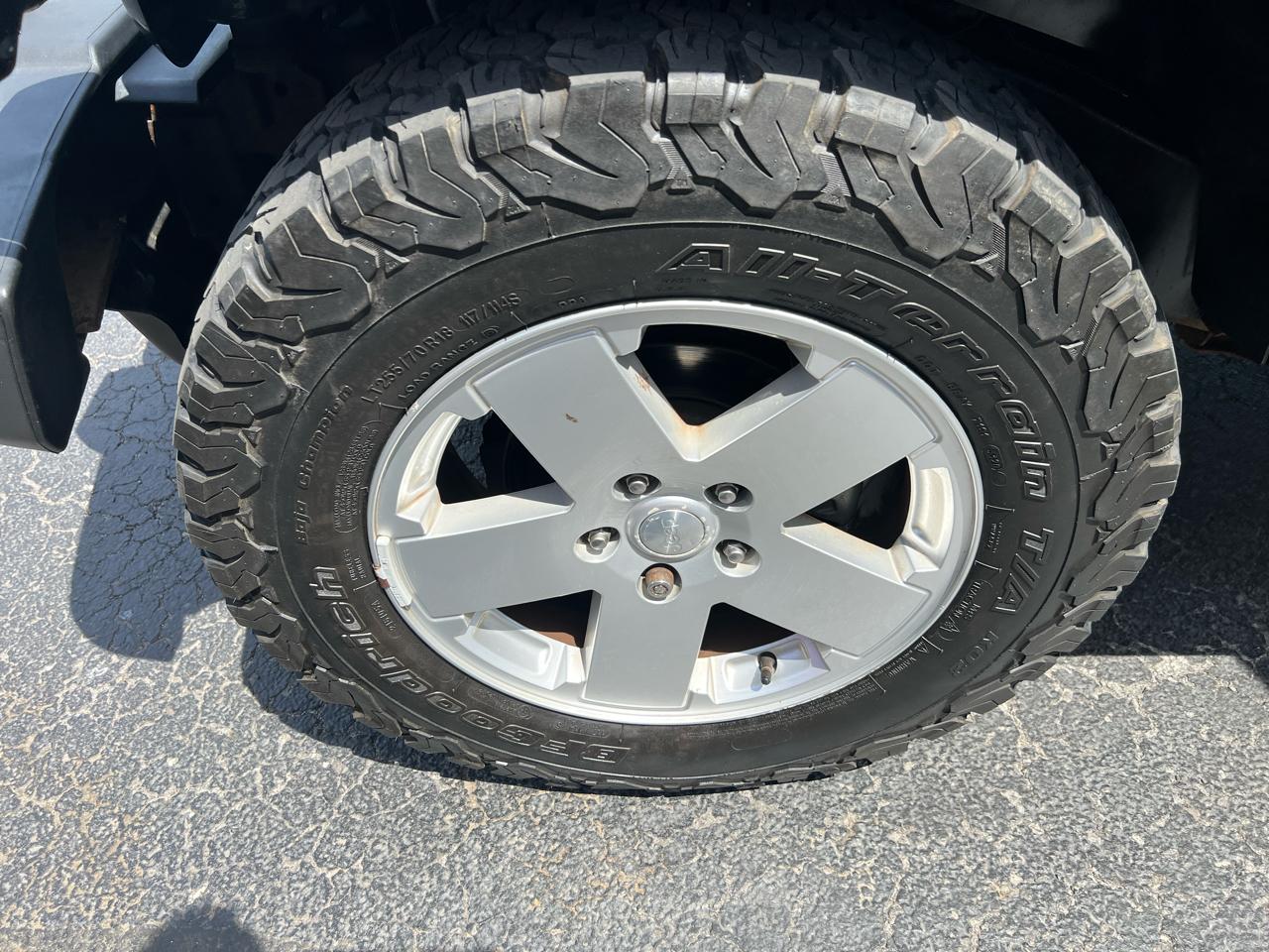 Jeep Wrangler Unlimited 4WD 4dr Sahara 2011