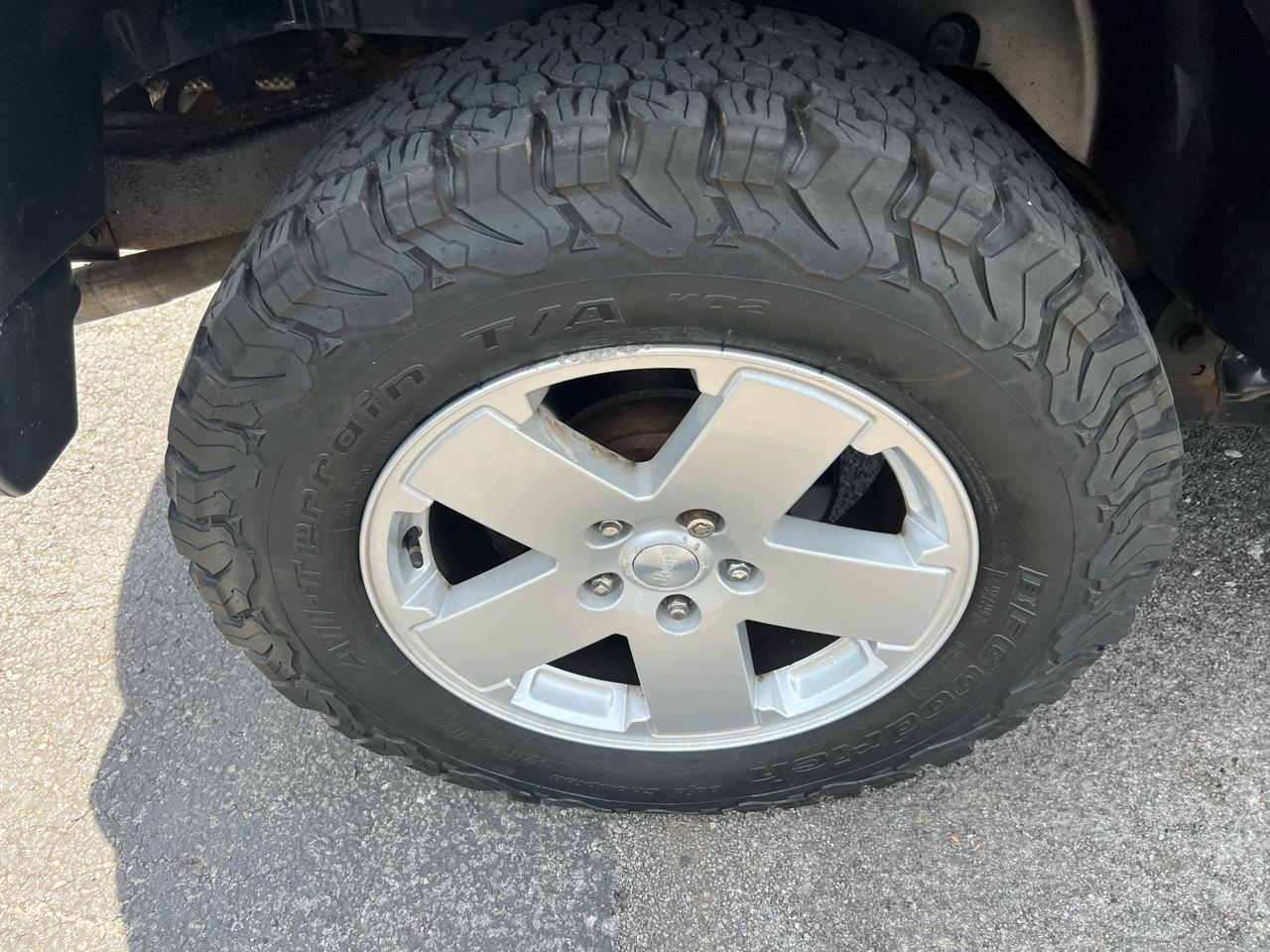 Jeep Wrangler Unlimited 4WD 4dr Sahara 2011