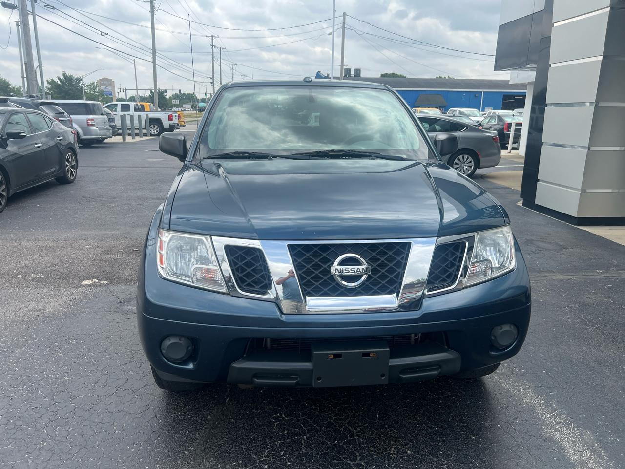 Nissan Frontier 4WD Crew Cab LWB Auto SV 2013