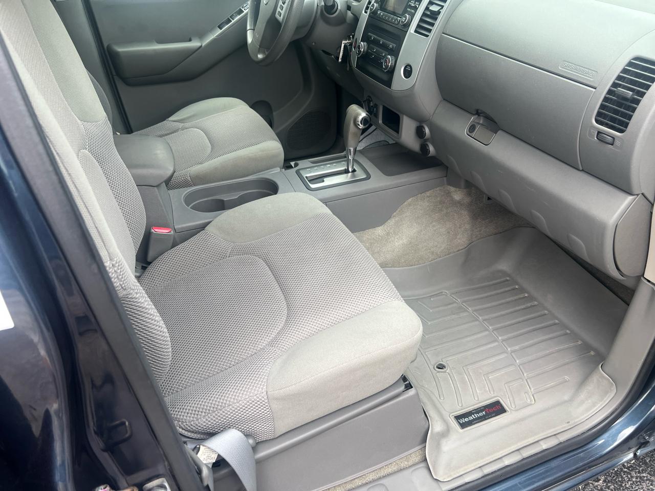 Nissan Frontier 4WD Crew Cab LWB Auto SV 2013