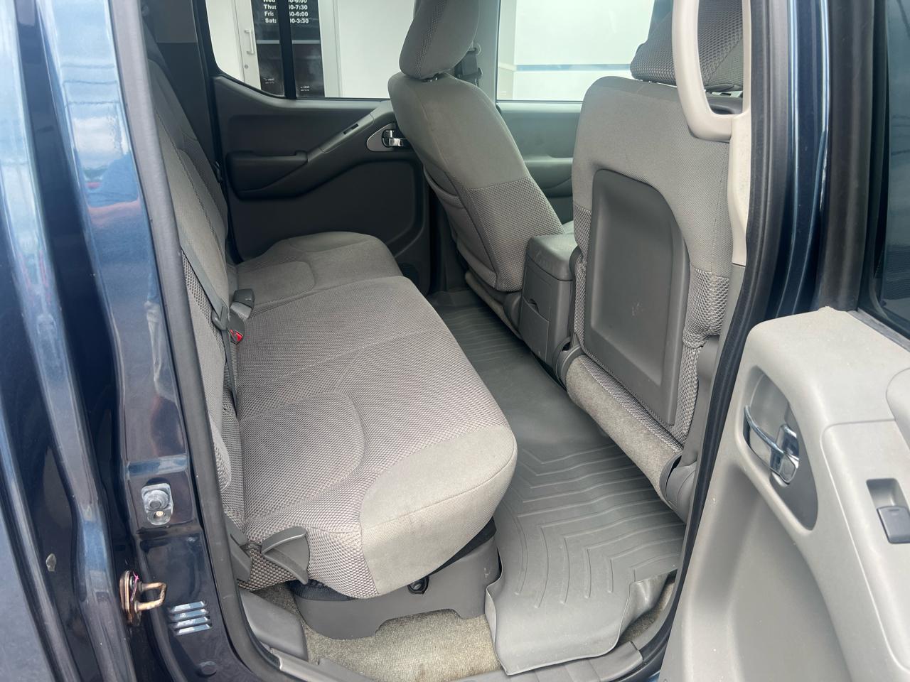 Nissan Frontier 4WD Crew Cab LWB Auto SV 2013