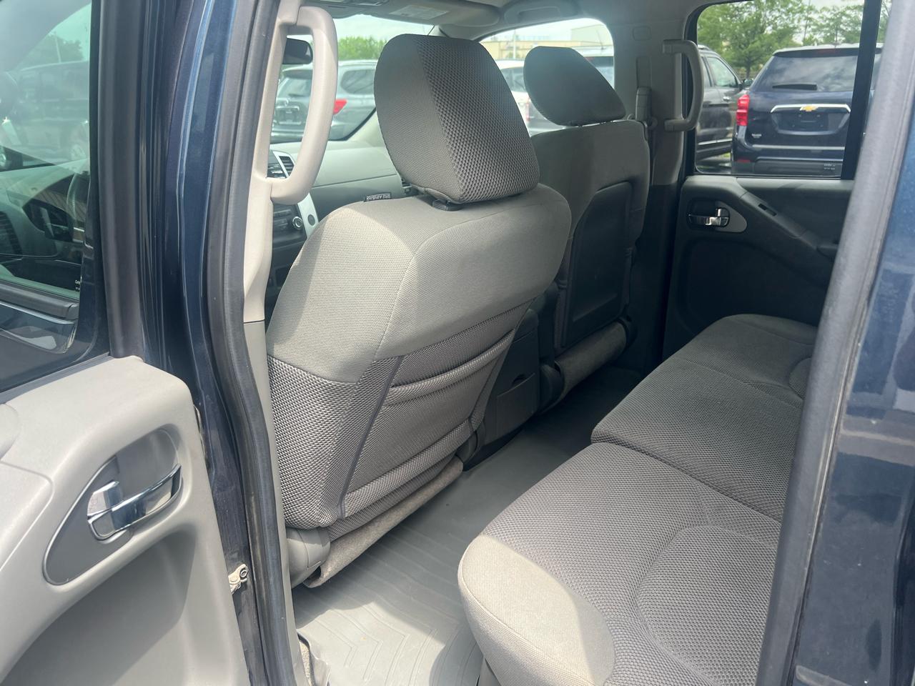 Nissan Frontier 4WD Crew Cab LWB Auto SV 2013