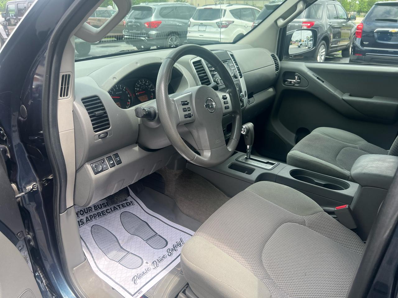 Nissan Frontier 4WD Crew Cab LWB Auto SV 2013