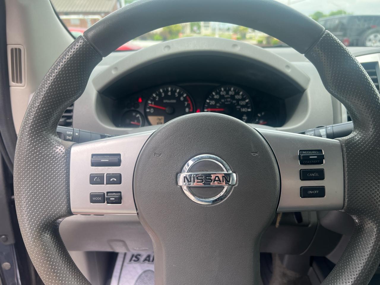 Nissan Frontier 4WD Crew Cab LWB Auto SV 2013