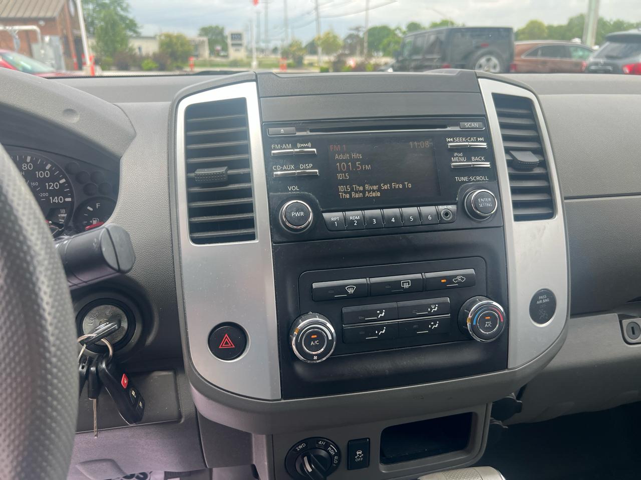 Nissan Frontier 4WD Crew Cab LWB Auto SV 2013