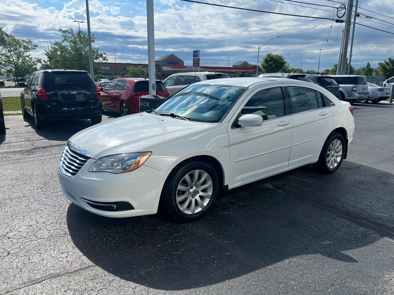 Chrysler 200 4dr Sdn Touring 2012
