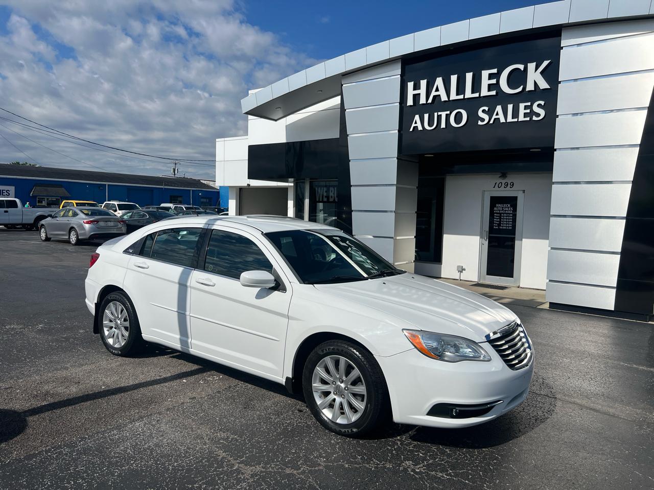 Chrysler 200 4dr Sdn Touring 2012