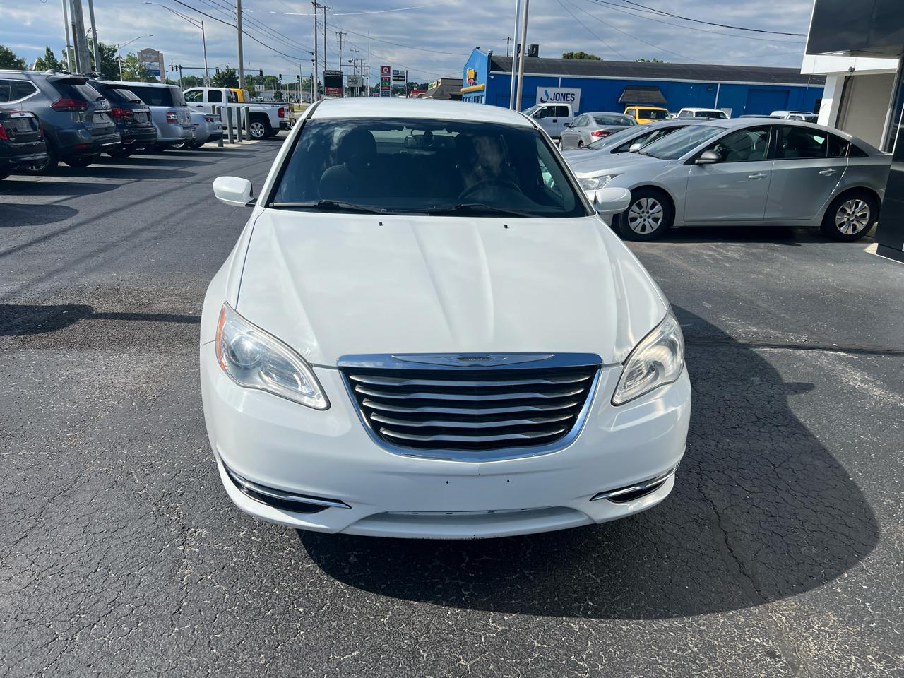 Chrysler 200 4dr Sdn Touring 2012