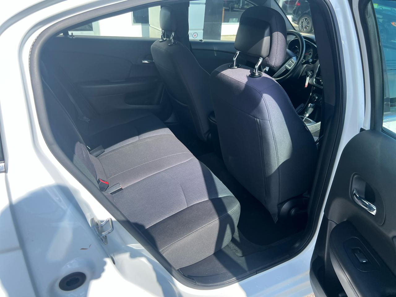 Chrysler 200 4dr Sdn Touring 2012