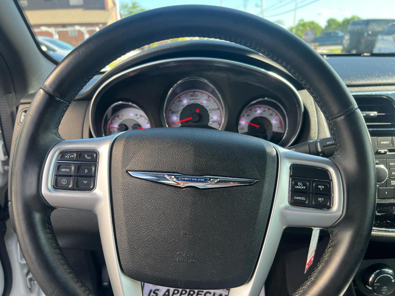 Chrysler 200 4dr Sdn Touring 2012