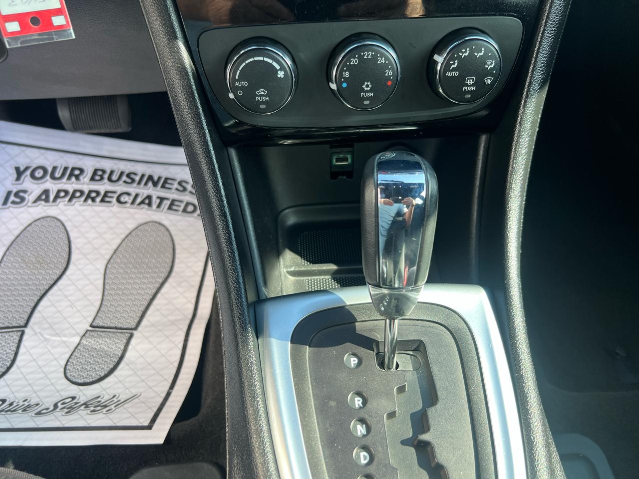 Chrysler 200 4dr Sdn Touring 2012