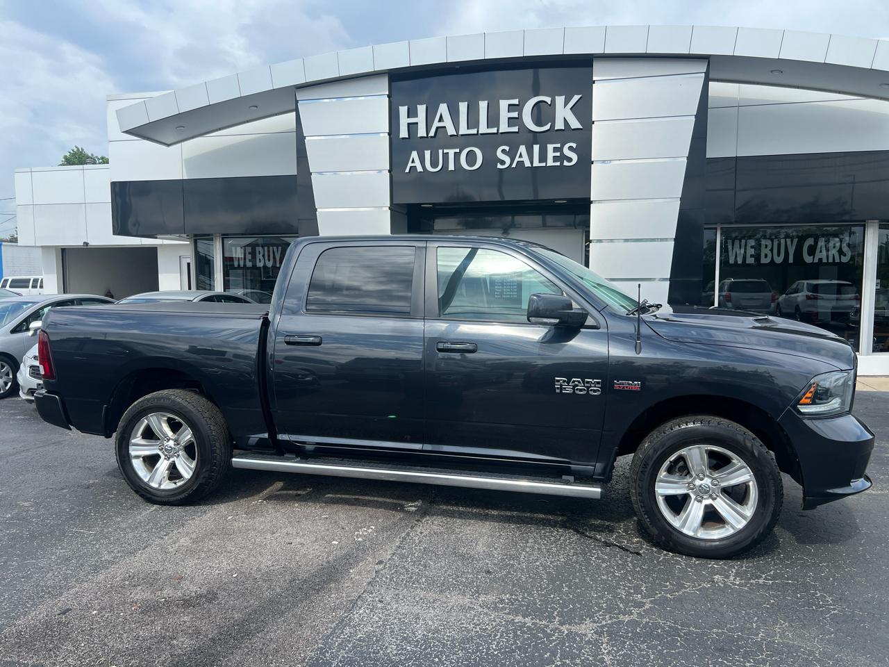 RAM 1500 4WD Crew Cab 140.5" Sport 2015
