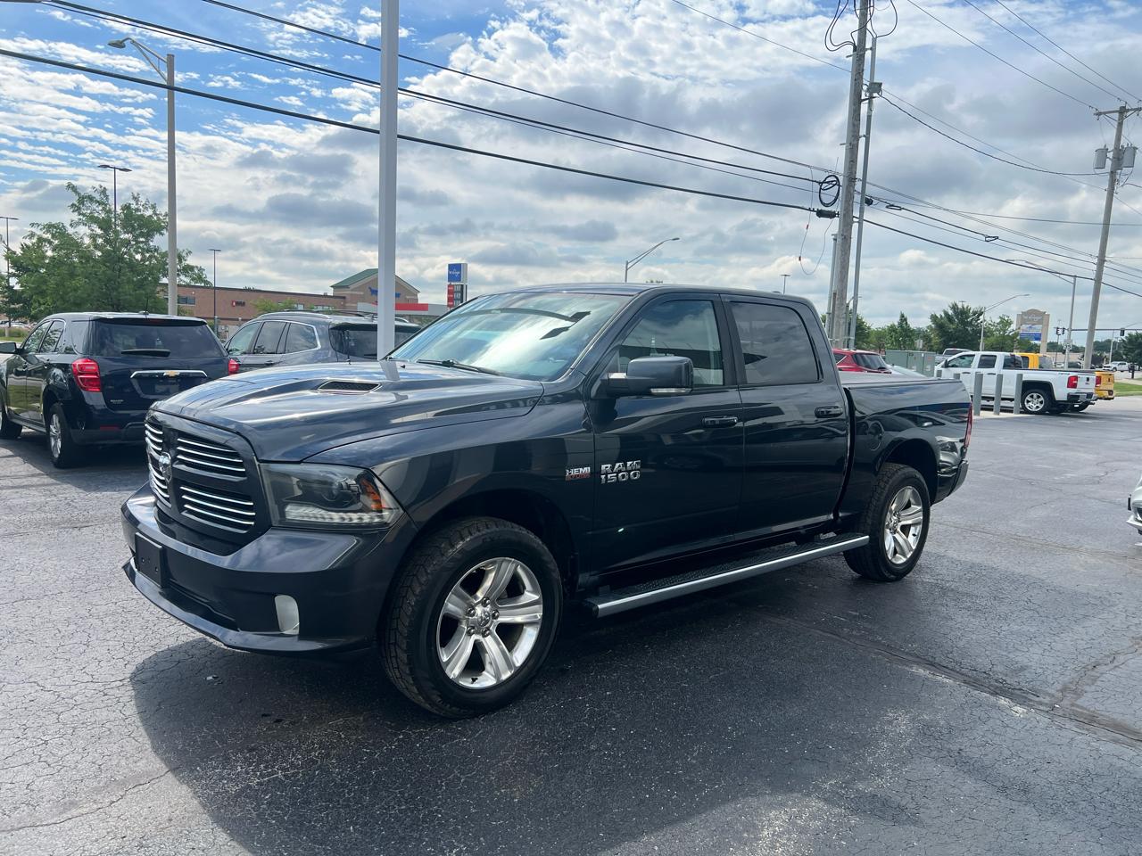 RAM 1500 4WD Crew Cab 140.5" Sport 2015